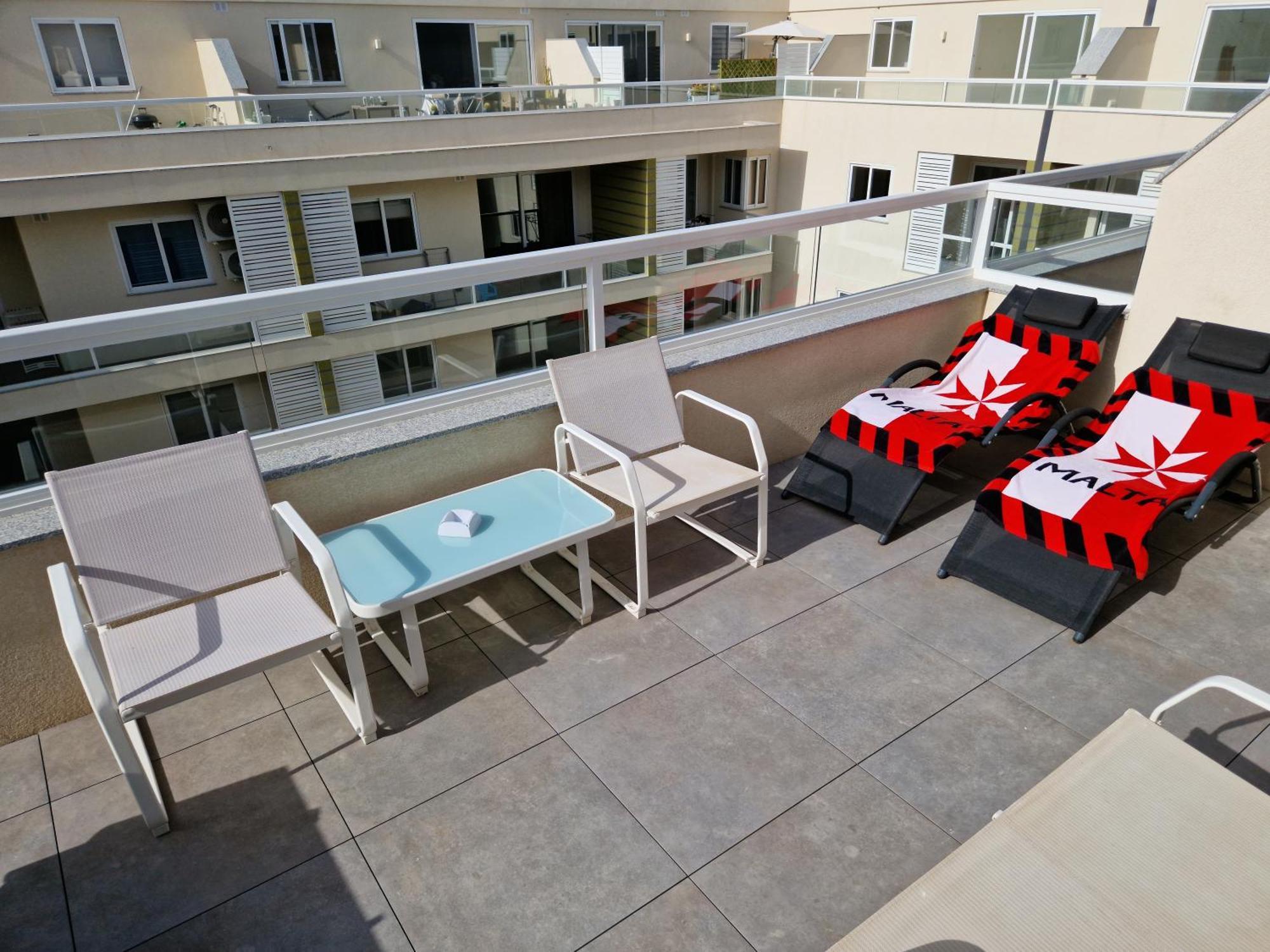 Sea View New Penthouse Terrace & Garage Parking Apartment เซนต์พอลส์เบย์ ภายนอก รูปภาพ