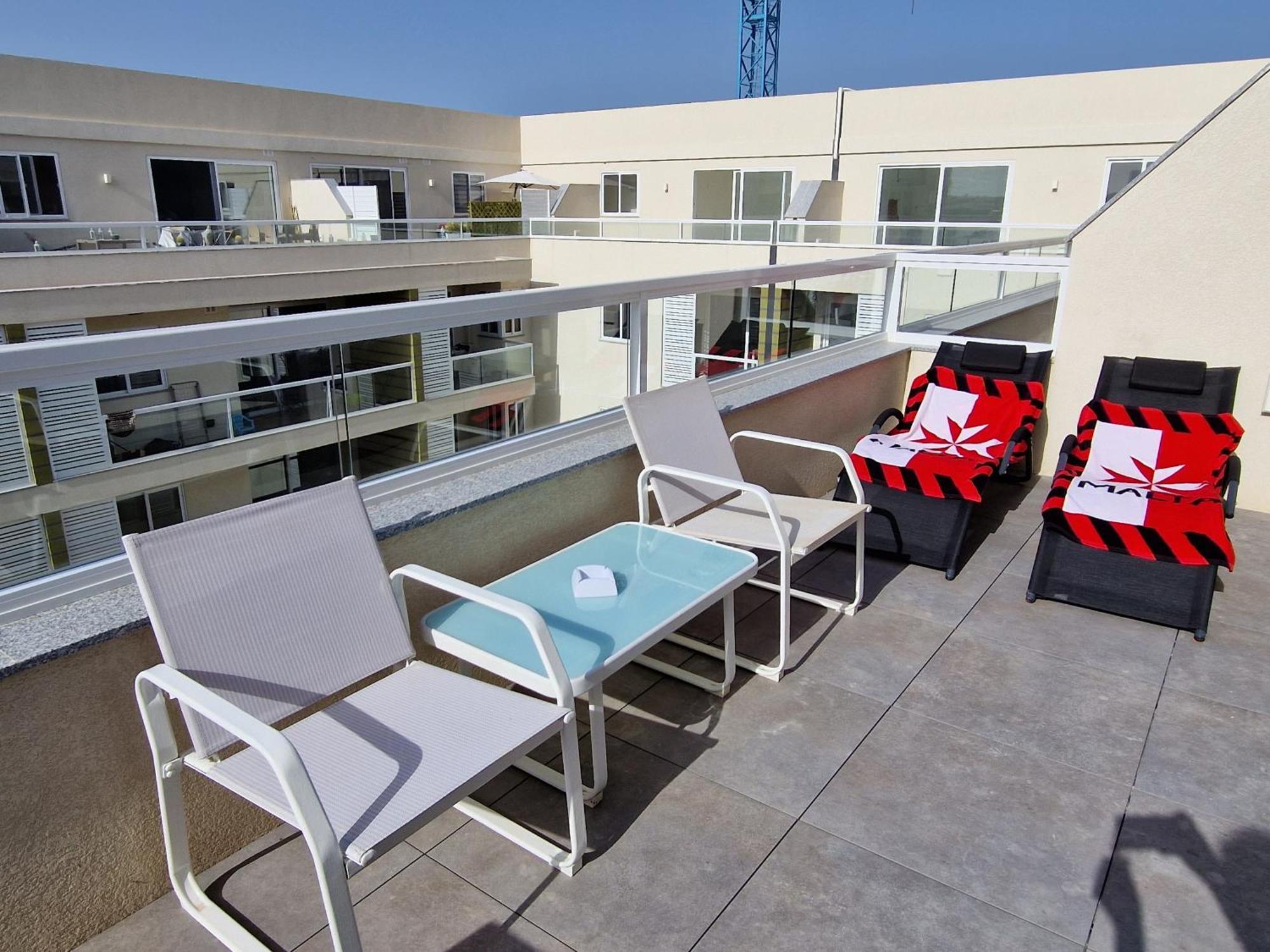 Sea View New Penthouse Terrace & Garage Parking Apartment เซนต์พอลส์เบย์ ภายนอก รูปภาพ